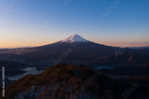 新道峠から望む朝焼けの富士山 河口湖 富士五湖