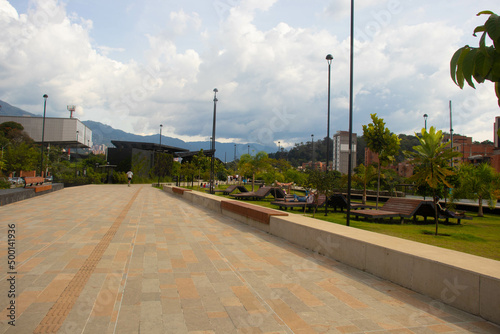 Fototapeta Naklejka Na Ścianę i Meble -  Parque en Medellín
