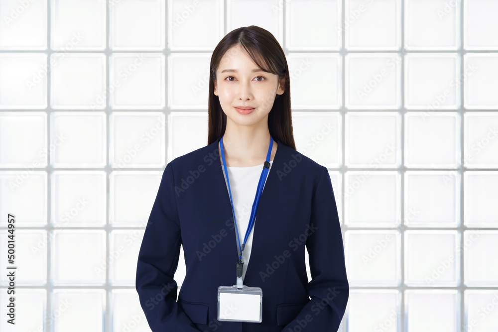 スーツ姿の女性 スーツ姿の女性