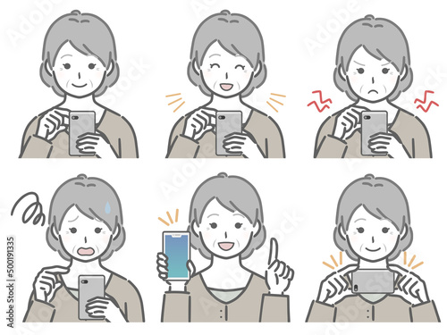 スマホを操作する高齢女性