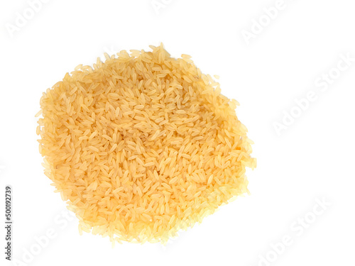 Reiskörner isoliert vor weißem Hintergrund