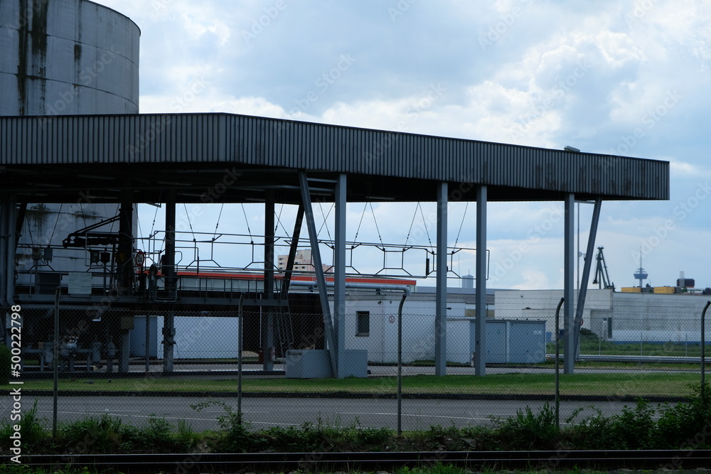 FU 2021-05-13 Rheinhafen 293 technisches Gebäude einer Industrieanlage