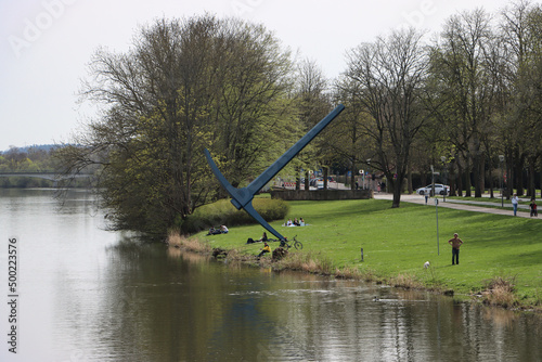 Frühling in Kassel; Fuldaufer am Hiroshima-Ufer mit Spitzhacke photo