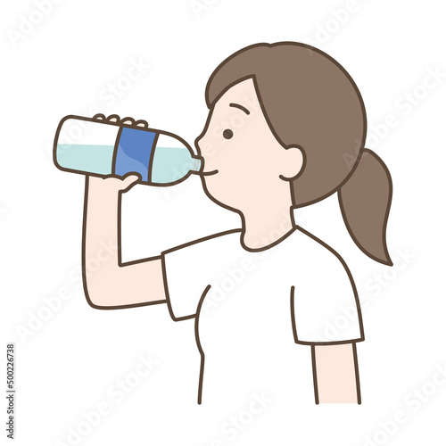 水分補給をする女性