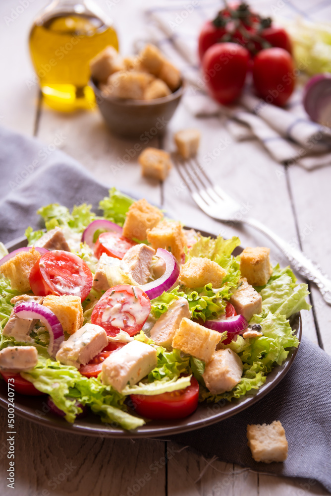 Delicious vegetable salad with lettuce, tomatoes and chicken Delicious vegetable salad with lettuce, tomatoes and chicken