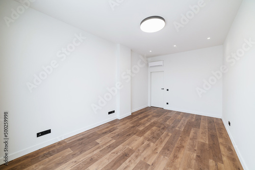 Empty  large  new room in white