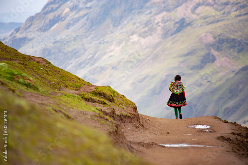Tableau sur toile Peruvian woman wearing traditional clothes in the mountain area close to Vinicun