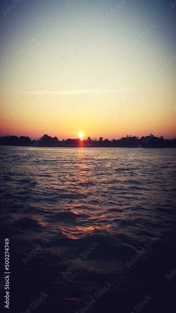 Naklejka premium sunset over the sea