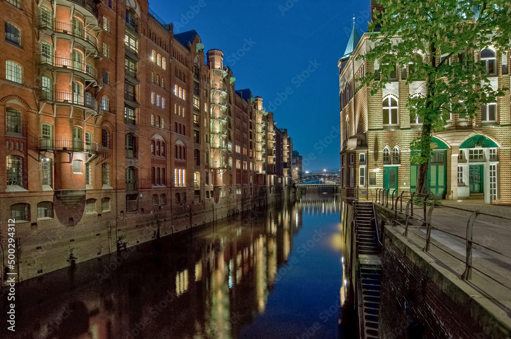 city canal houses hamburg