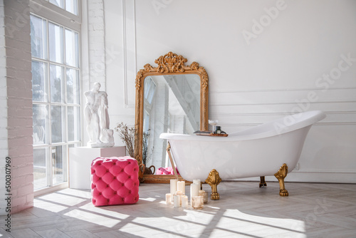 Valokuva Designed freestanding bathtub in luxury modern bathroom