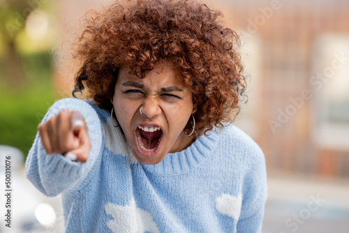 Schilderij op canvas portrait of angry or furious girl accusing and pointing finger