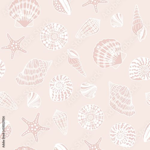 Sea shells, fossils and mollusks seamless pattern. Summer beach hand-drawn seaside vector print. Fashion textile bright multicolored illustration. Seashore elements design for fabrics, wallpaper