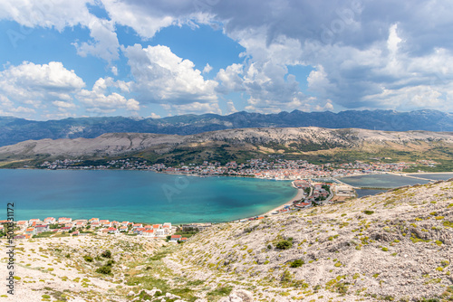 Blick auf die Stadt Pag von den Bergen aus, Insel Pag, Kroatien