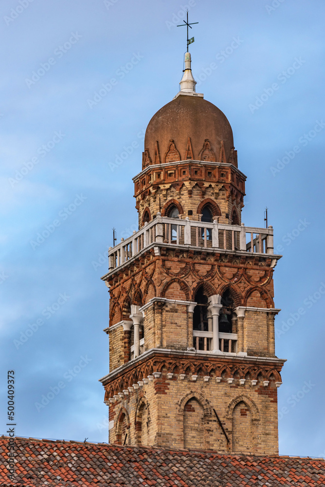 Fototapeta premium Glockenturm der Renaissancekriche San Michele in Isola, Venedig