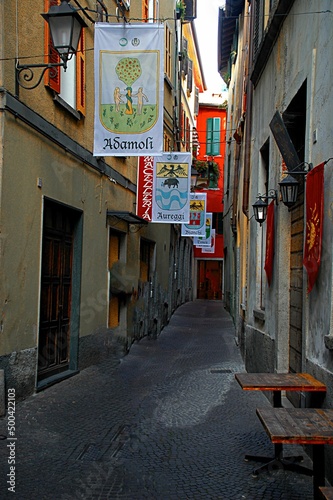 Fototapeta Naklejka Na Ścianę i Meble -  narrow street