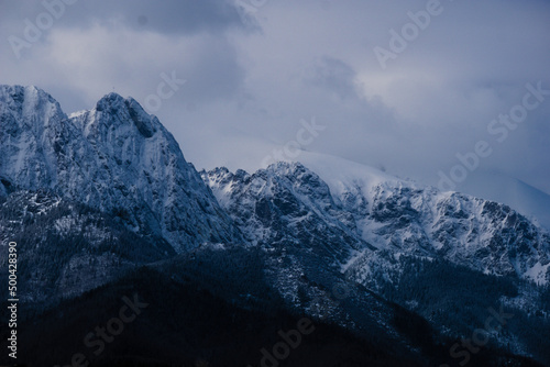 Tatry, widok na krajobraz gór w tatrzańskim parku narodowym..
