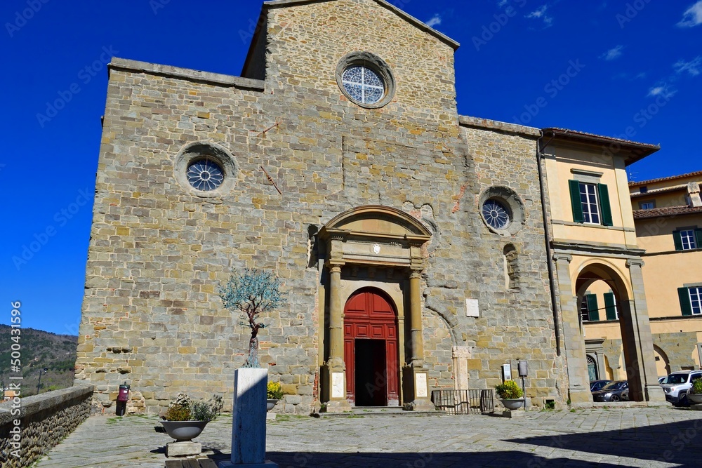 Fototapeta premium cityscape of the historic village of Cortona of Etruscan origins in the province of Arezzo in Tuscany, Italy