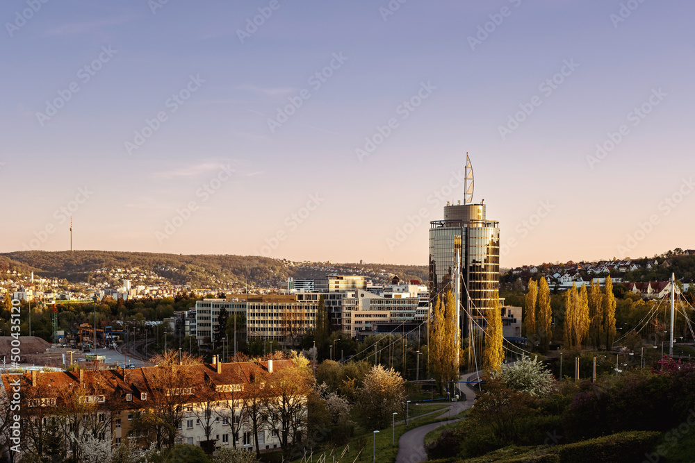 Obraz premium Blick auf den Bülow-Tower vom Pragsattel aus, Stuttgart, Baden-Württemberg