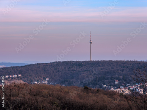 Stuttgarter Fernsehturm in der Abenddämmerung, Stuttgart, Baden-Württemberg