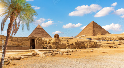 Obraz na płótnie The Great Sphinx and the Egypt Pyramid Complex famous Wonder of the World, Giza, Africa w salonie