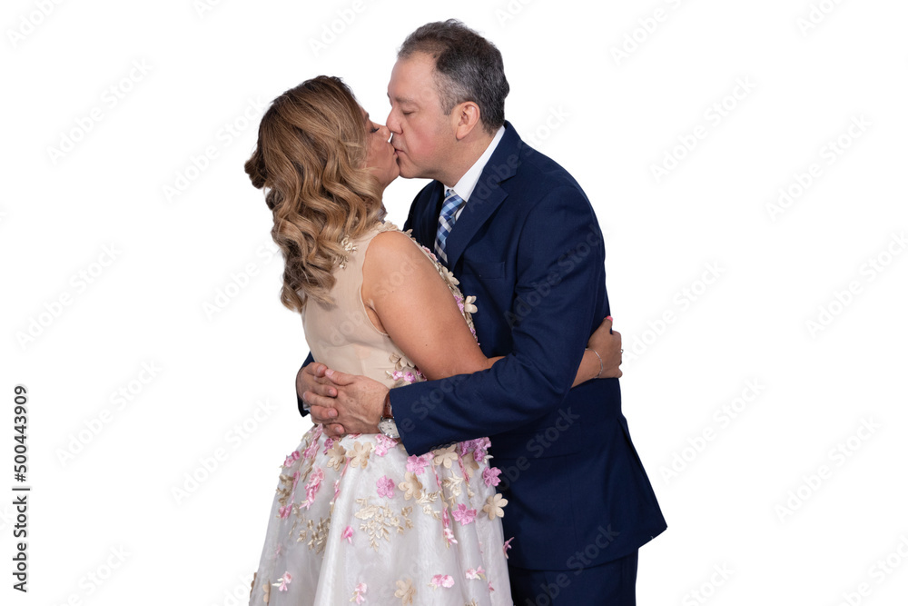Besando Pareja de novios posando muy enamorados dandose un beso Stock Photo ...