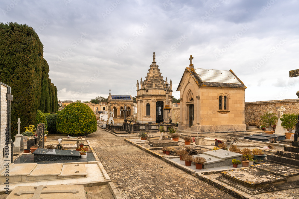 Blick über einen schönen Friedhof
Friedhof auf Spaniens Insel Palma de Mallorca