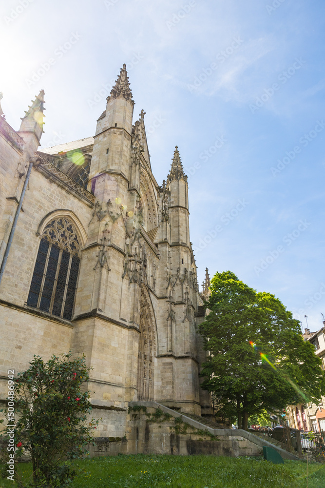 Façade de la basilique Saint-Michel de Bordeaux (Nouvelle-Aquitaine, France)
