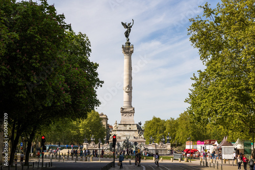 Vue d'ensemble du Monument aux Girondin sur la Place des Quinconces à Bordeaux (Nouvelle-Aquitaine, France)