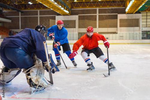 Canvas Print Hockey players playing hockey in the ice rink in winter