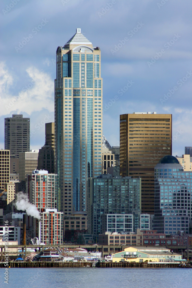 Obraz premium Seattle, Washington, USA city landscape skyline from Alki Beach daytime