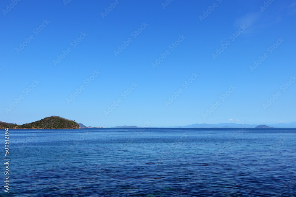青い海と空、のどかな瀬戸内海 青い海と空、のどかな瀬戸内海