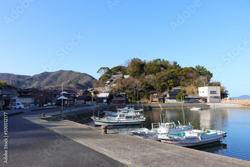 瀬戸内海に浮かぶ沖家室島、漁港風景