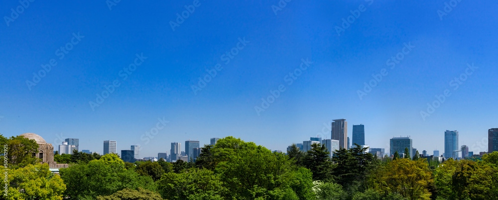 東京新宿から見た、大手町六本木のパノラマ展望風景,青空の下の六本木周辺の様子