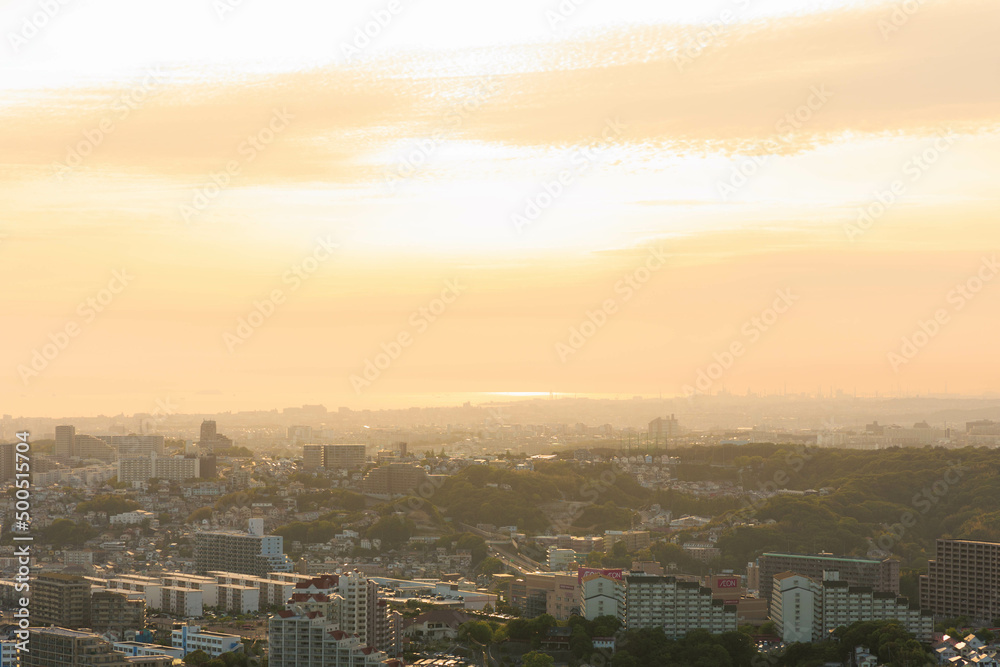 旗振山から見た夕日に染まる垂水の街並み