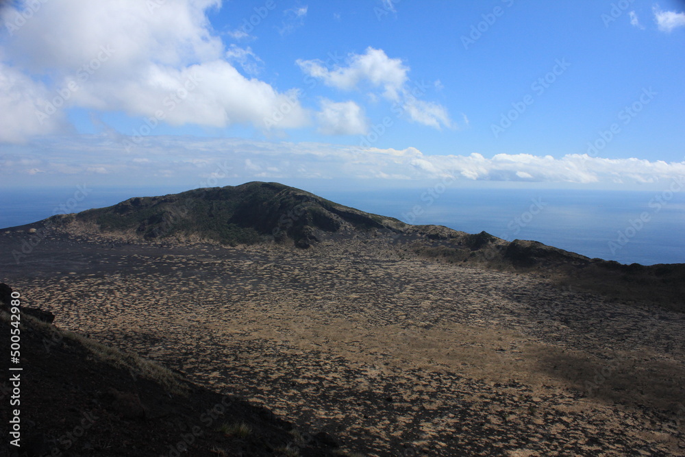 伊豆大島。三原山の風景