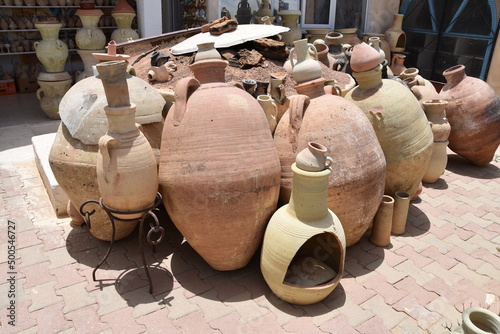 wyroby z gliny, garncarstwo, dzban, naczynia, sprzedaż pamiątek, Tunezja, Djerba,