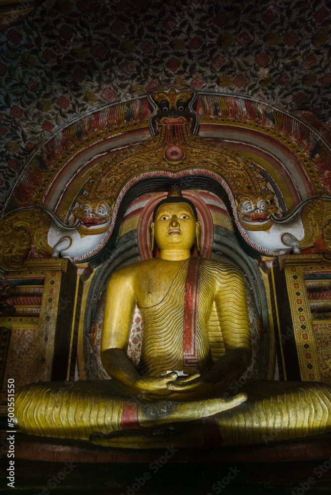 Obraz premium Buddha statue at Dambulla rock temple, Sri Lanka