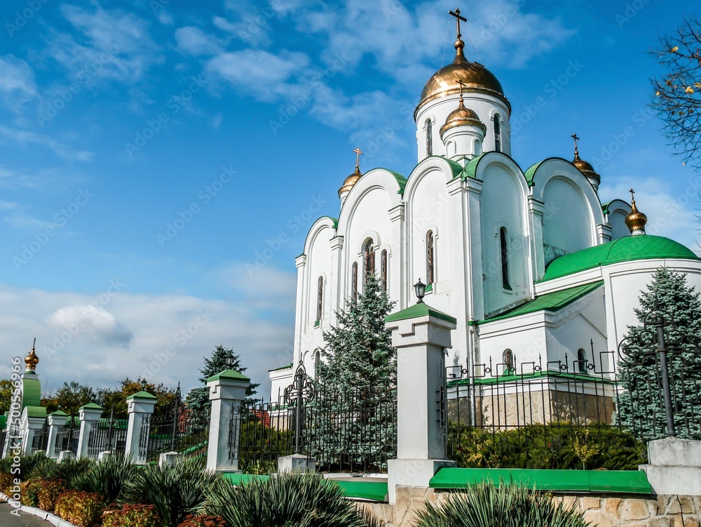 Obraz na płótnie Orthodox Church in Tiraspol, Transnistria on a sunny day w salonie