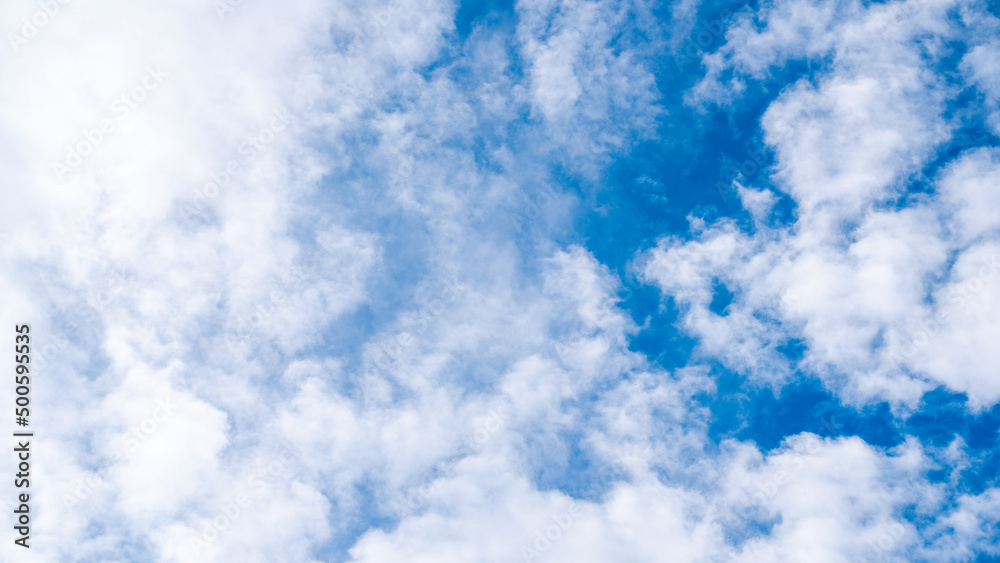 Obraz premium Beautiful blue sky background, white clouds.