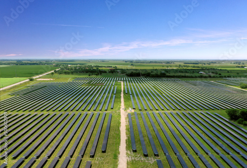 Fototapeta Naklejka Na Ścianę i Meble -  large commercial solar panel field in rural Texas