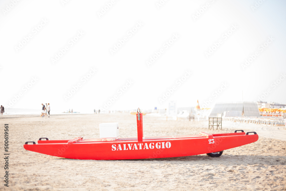 Salvataggio (boat on the beach)
