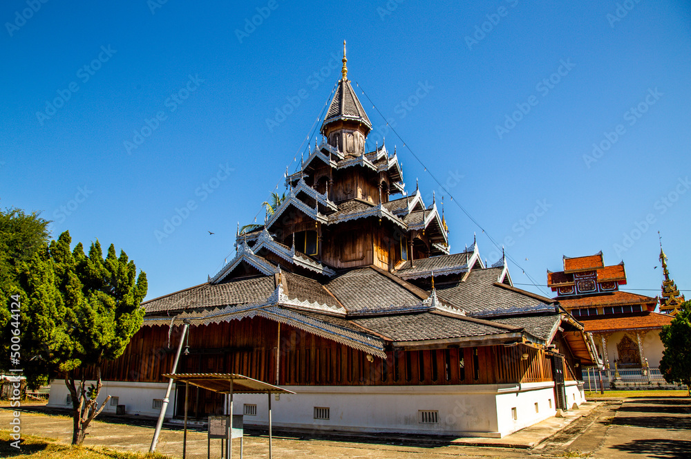 Fototapeta premium Wat Hua Wiang temple in Mae Hong Son, Thailand