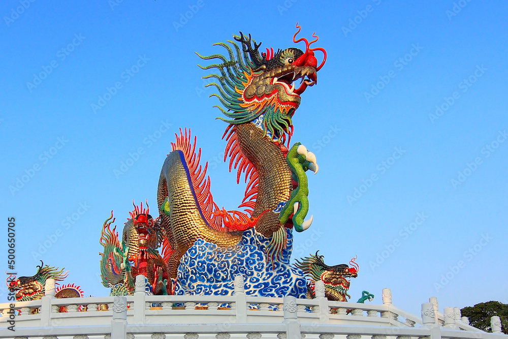 Fototapeta premium Chinese golden dragon