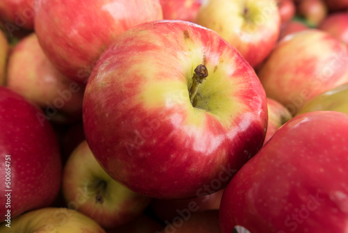 red apple at a farmers market