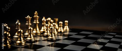 Fotografiet Close-up chess stand with king and team on chessboard concepts of teamwork or volunteer or challenge of business team or wining and leadership strategy and organization risk management or team player