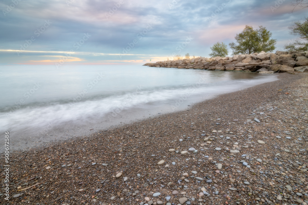 Obraz premium Sunset view from the lake Ontario
