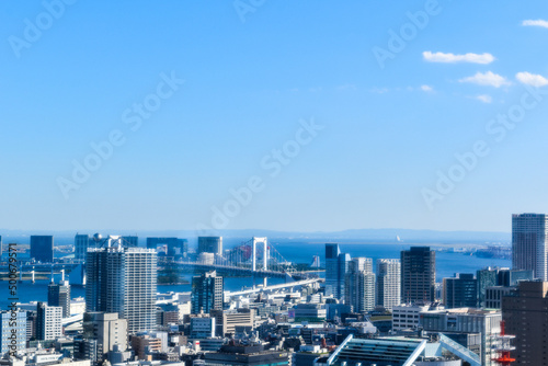 青空と建物の都市風景素材　ビジネスイメージ　日本　東京都六本木　眺望　超高層ビル群