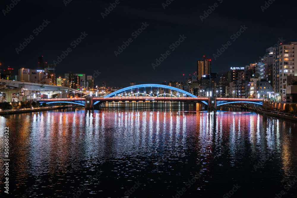 東京都 隅田川に架かる駒形橋の夜景