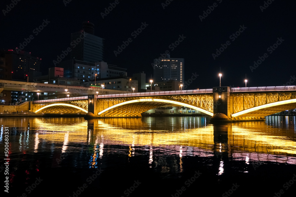 東京都 隅田川に架かる蔵前橋の夜景