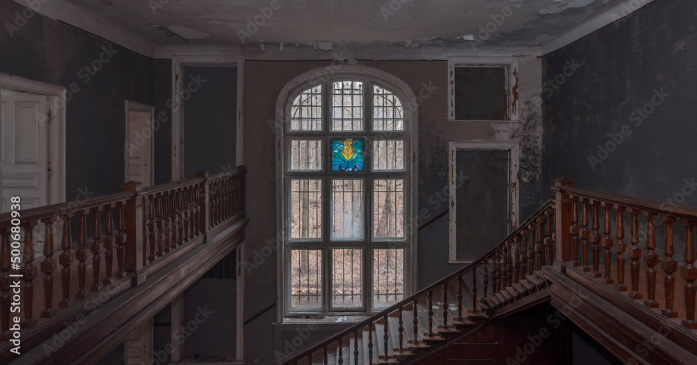 Fototapeta premium Urban exploration in an old abandoned hospital in a historic villa in Poland